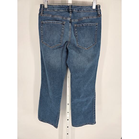 Chaps Jeans Womens Sz 6 (28) Mid Rise Crop Kick Blue Keans Medium Wash - Picture 4 of 4